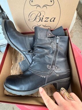 Biza Black Leather Ankle Zip Booties